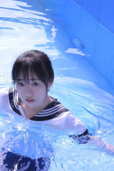 女孩头像只留身材